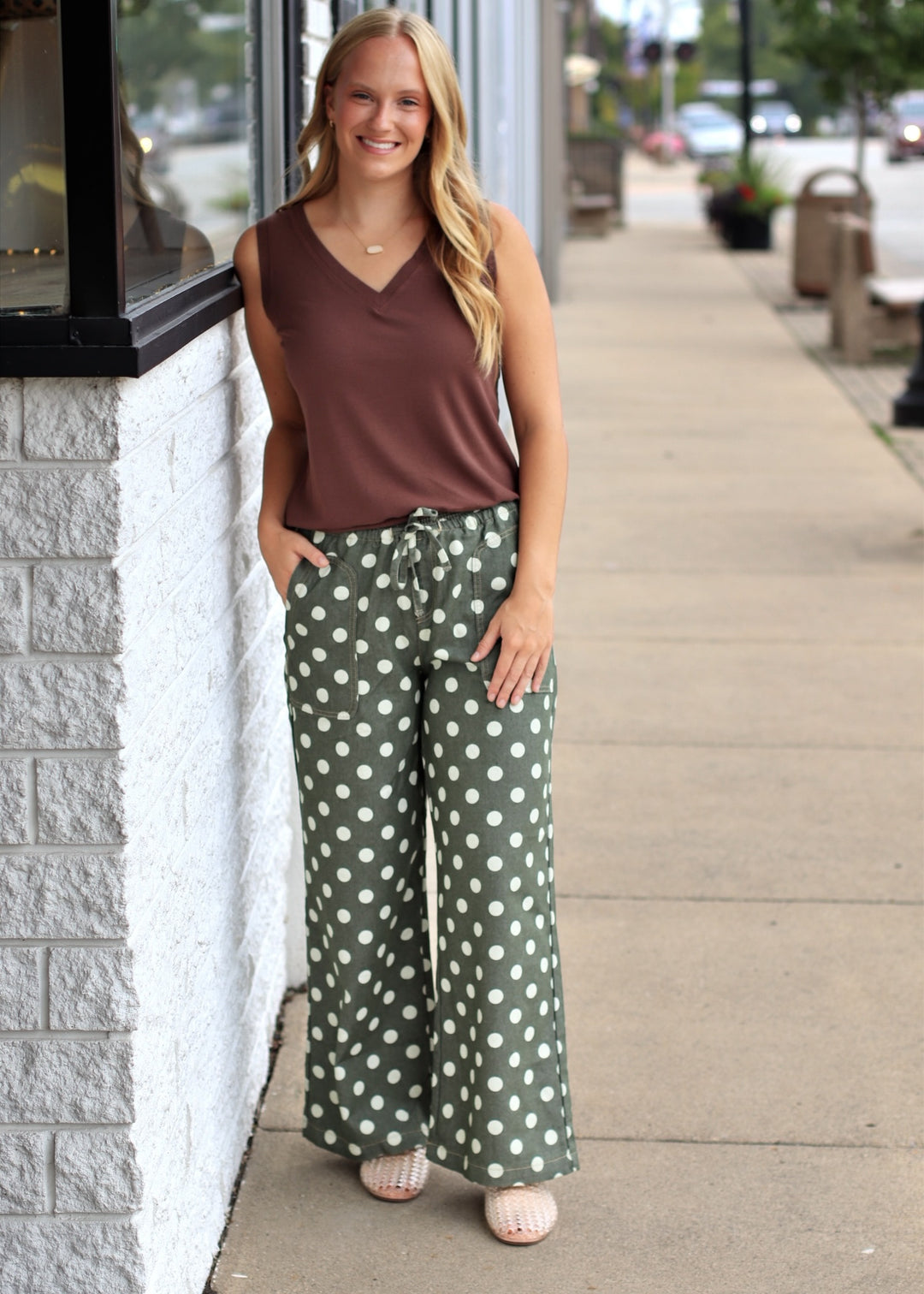 LuxeAir Ribbed V-Neck Top in Coffee