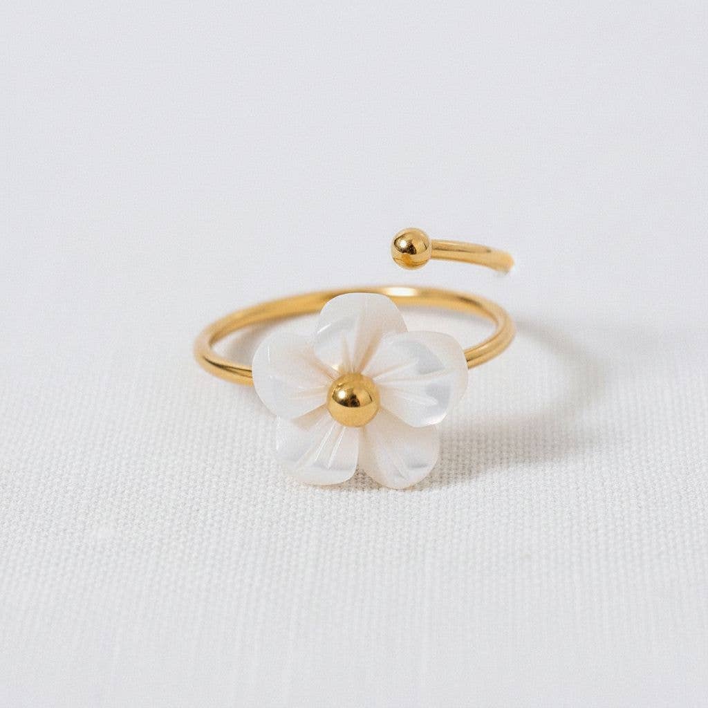 Floral Shell Pendant Necklace