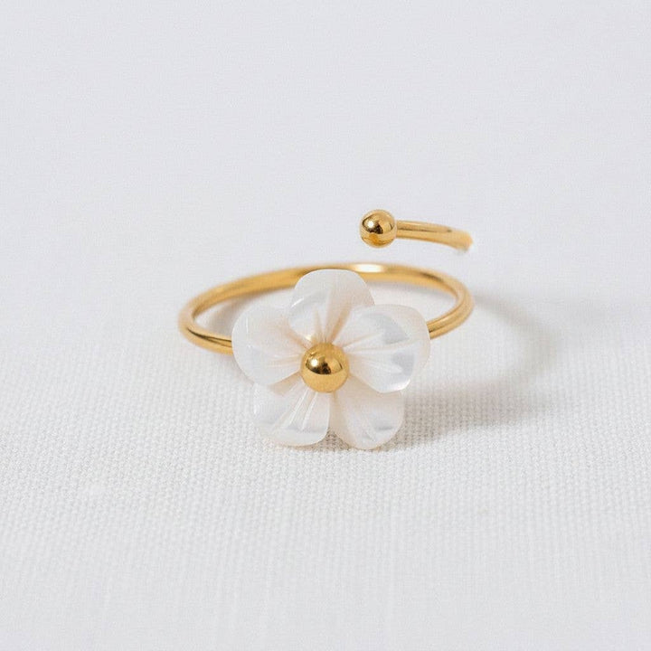 Floral Shell Pendant Necklace