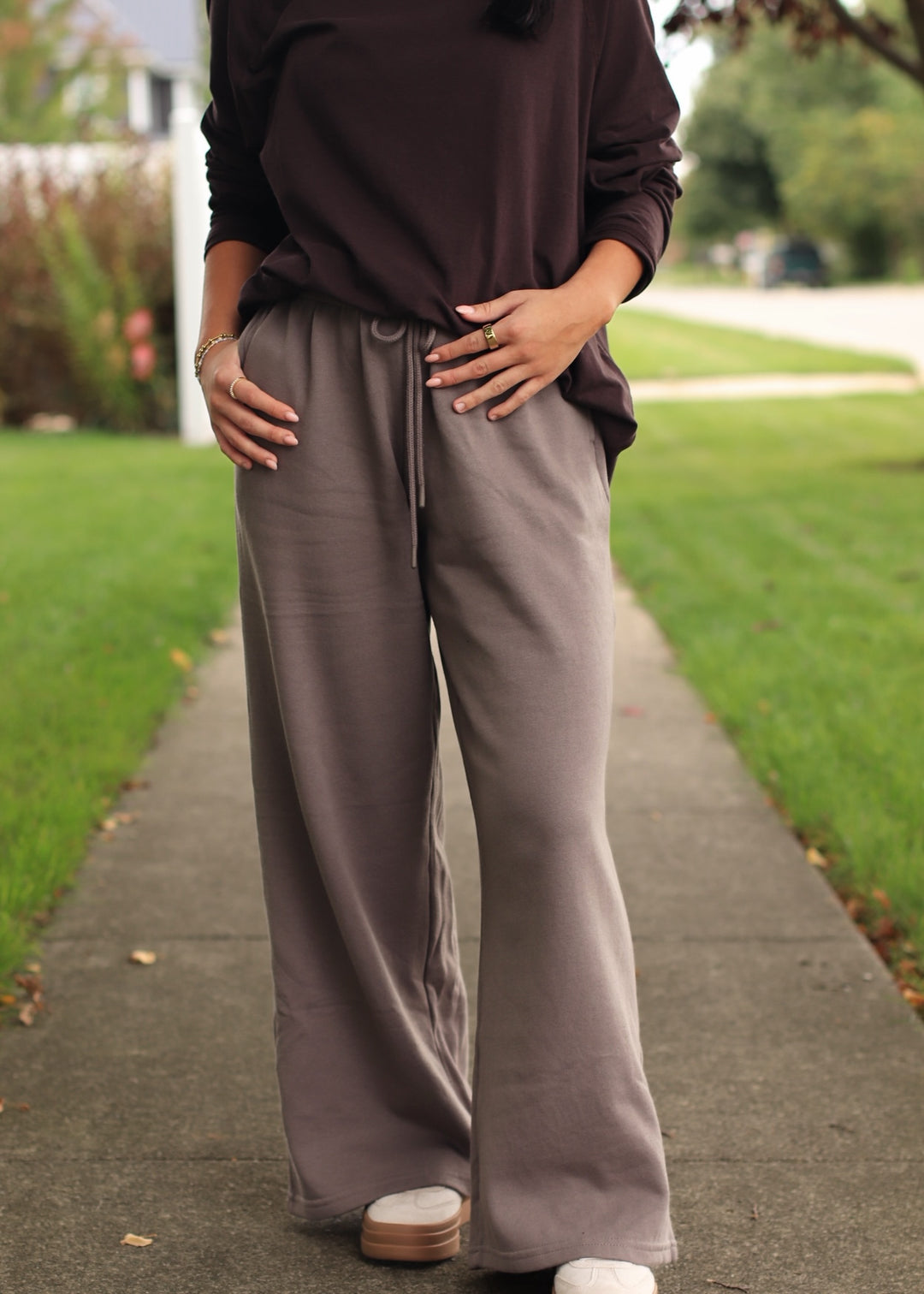 Fleece Oversized Mid-Rise Sweatpants in Fossil