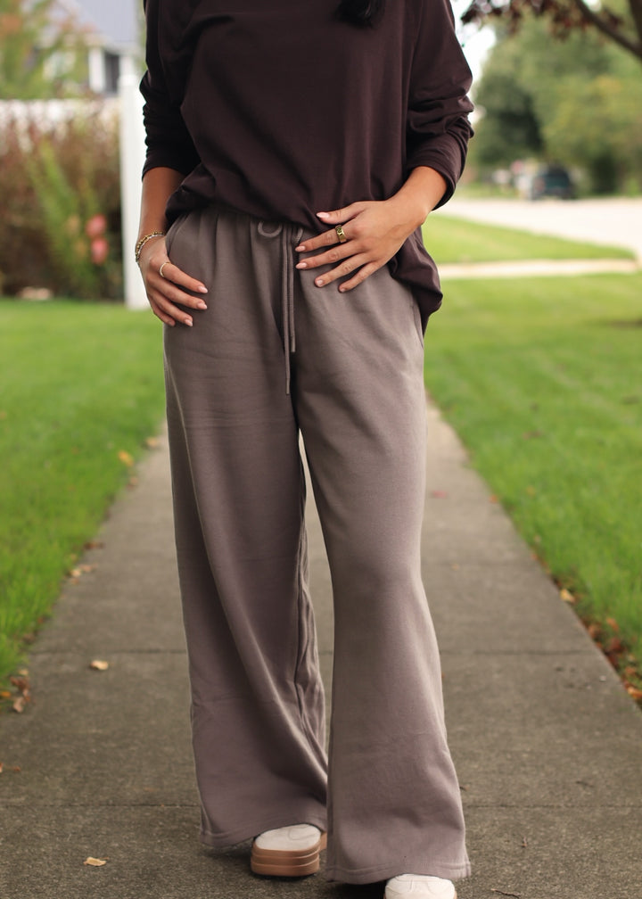 Fleece Oversized Mid-Rise Sweatpants in Fossil