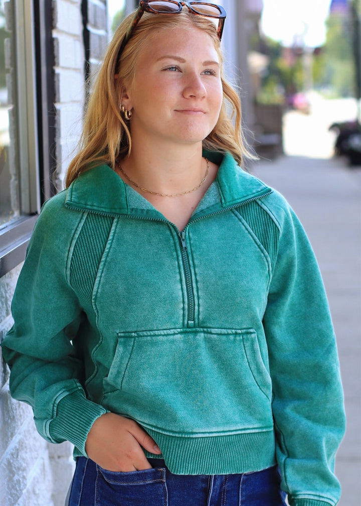 Peak Performance Pullover in Forest