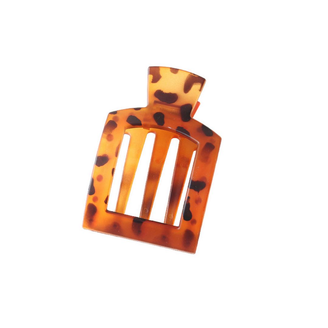 Modern Hold Claw Clip in Black