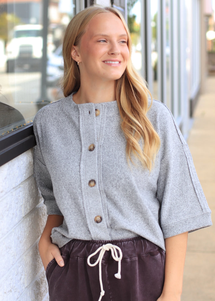 Button-Down Short Sleeve Waffle Top in Heather Grey