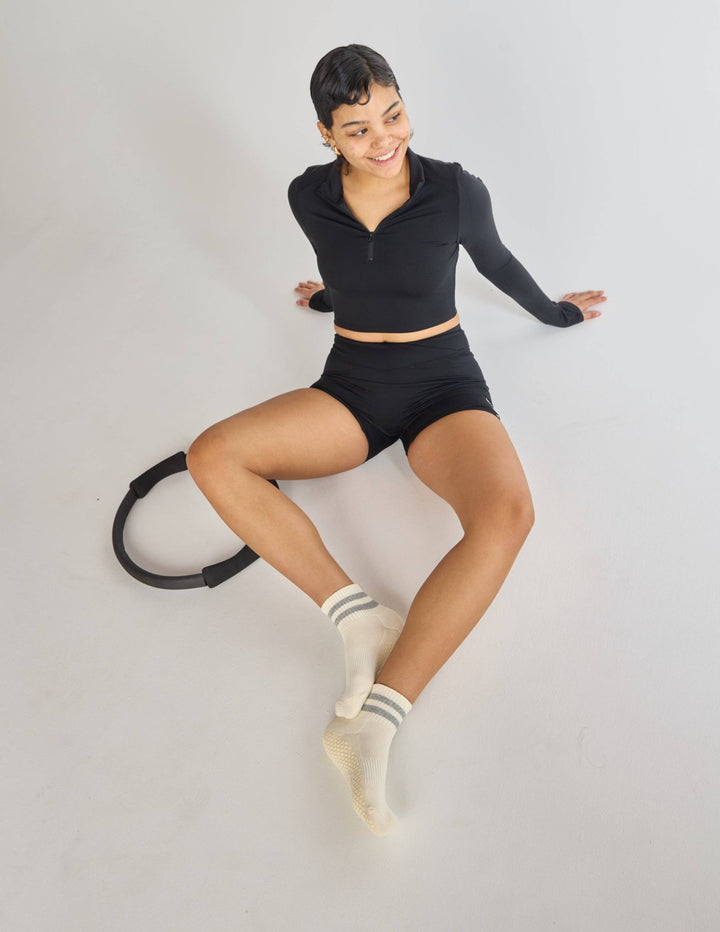 The Boyfriend Grip Sock in Off White &amp; Grey