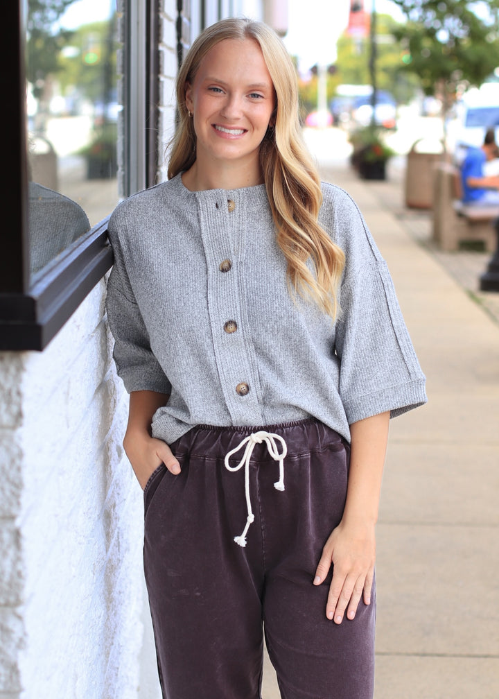 Button-Down Short Sleeve Waffle Top in Heather Grey