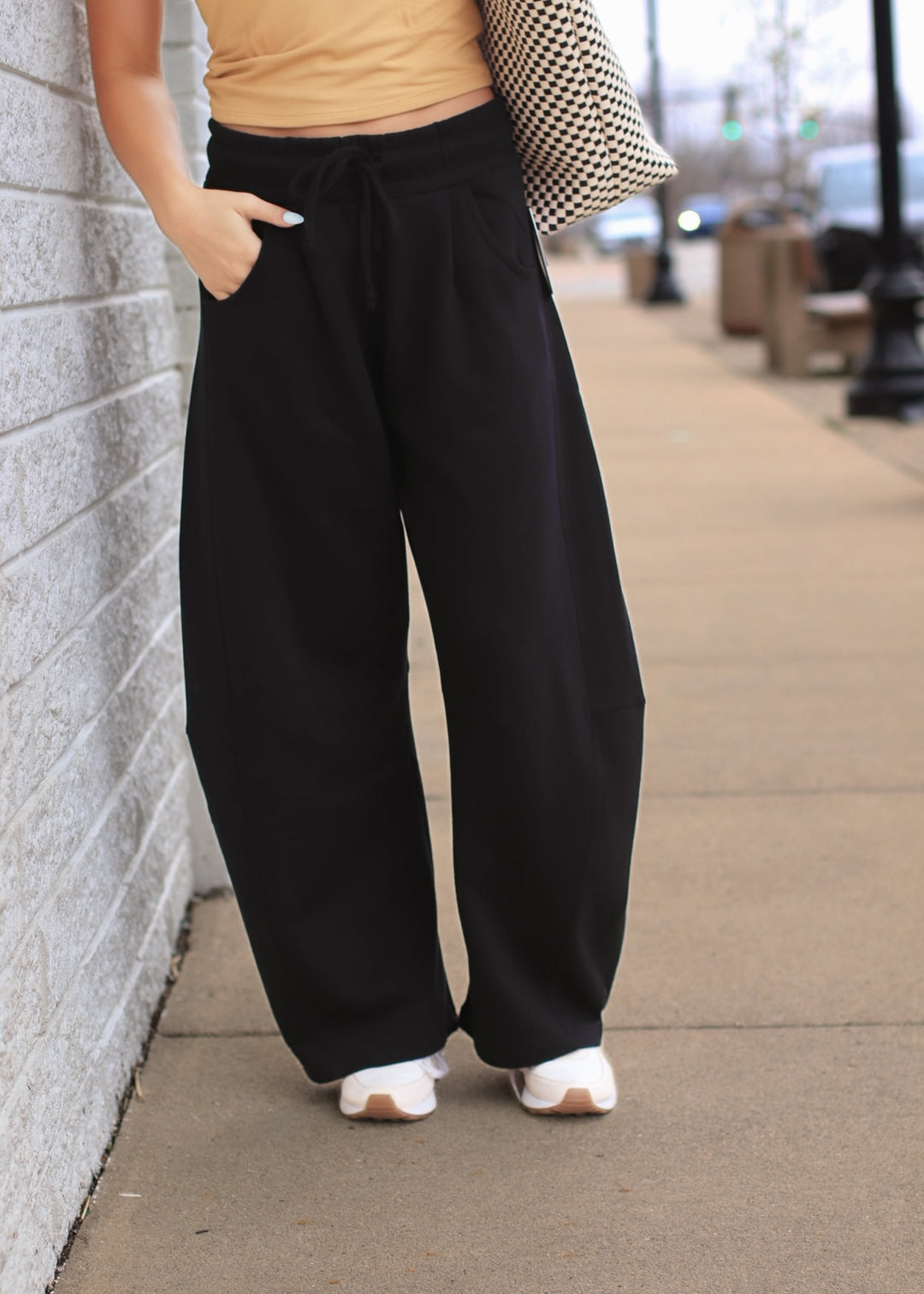 The Downtown Barrel Sweatpants in Black
