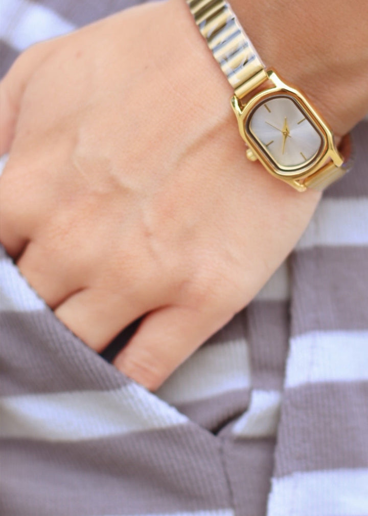 Ribbed Cushion Metallic Band Minimalist Rectangle Watch