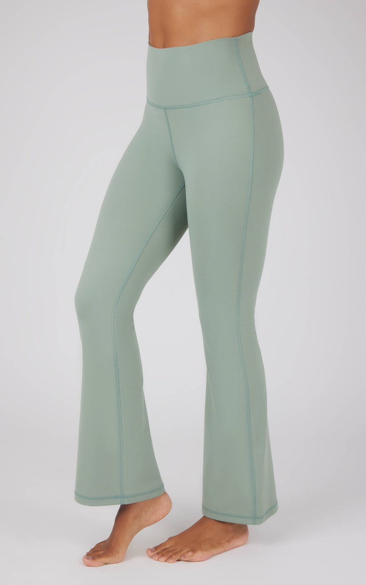 Corey Everyday Elastic Flared Pant in  Green