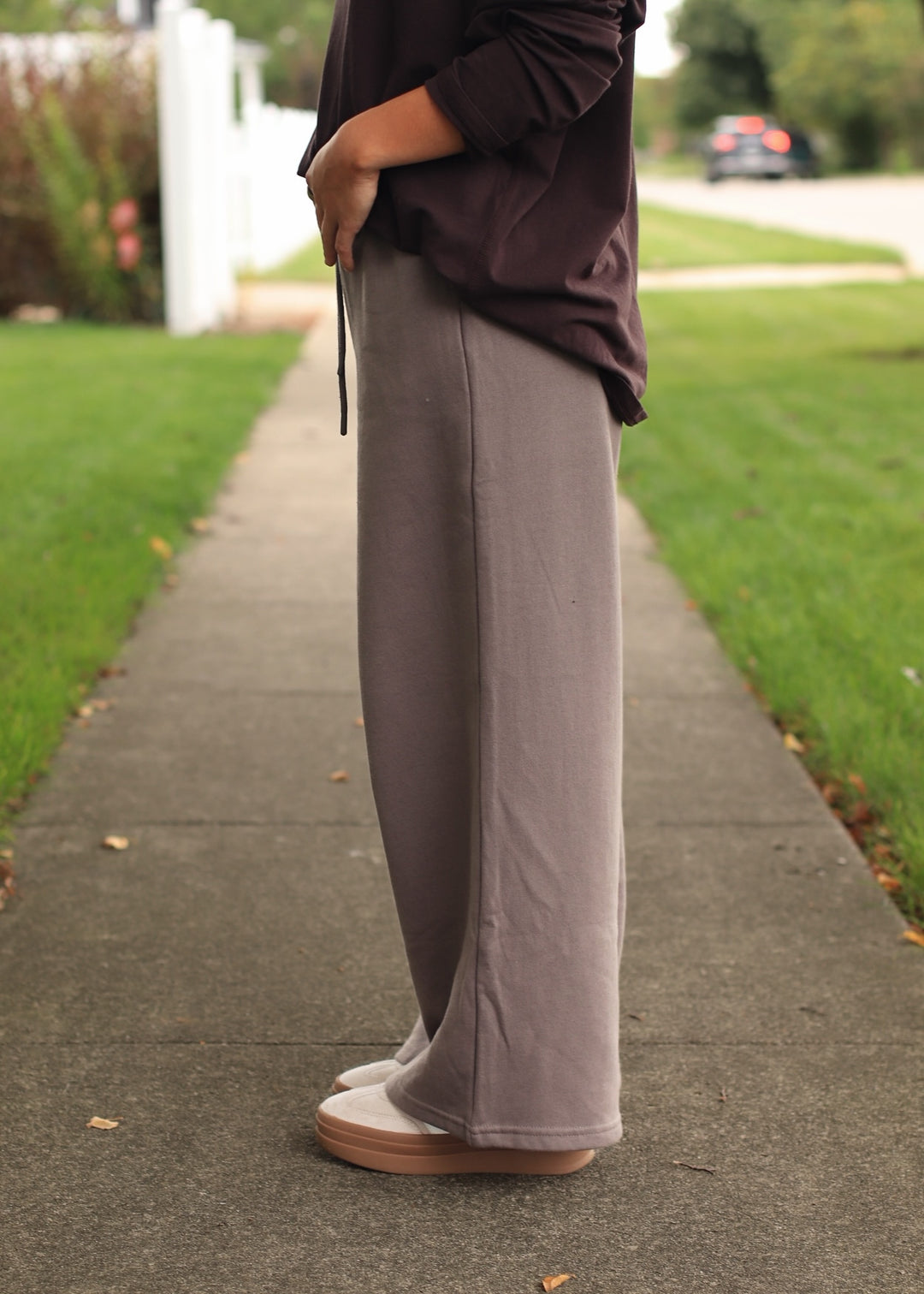 Fleece Oversized Mid-Rise Sweatpants in Fossil