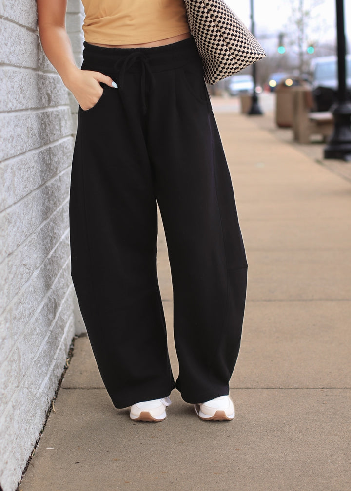 The Downtown Barrel Sweatpants in Black