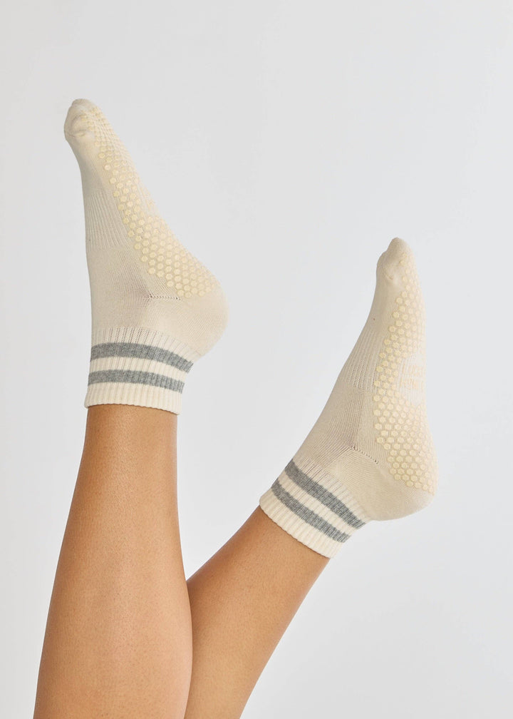 The Boyfriend Grip Sock in Off White &amp; Grey