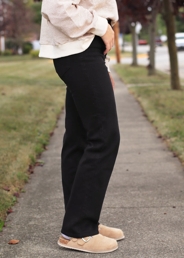 Buick High Rise True Straight Jeans – Black Comfort Stretch