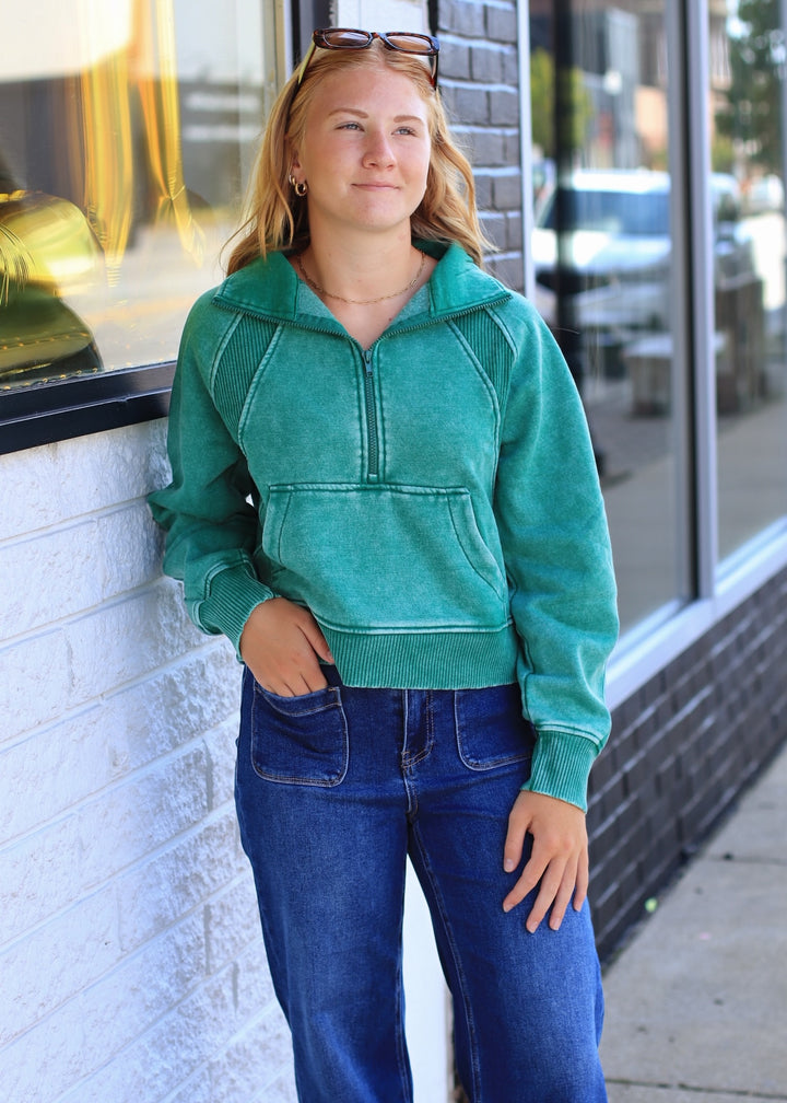 Peak Performance Pullover in Forest