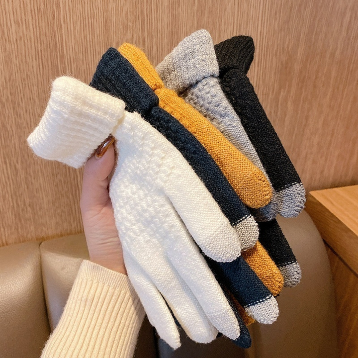 Self-Heating Knit Gloves