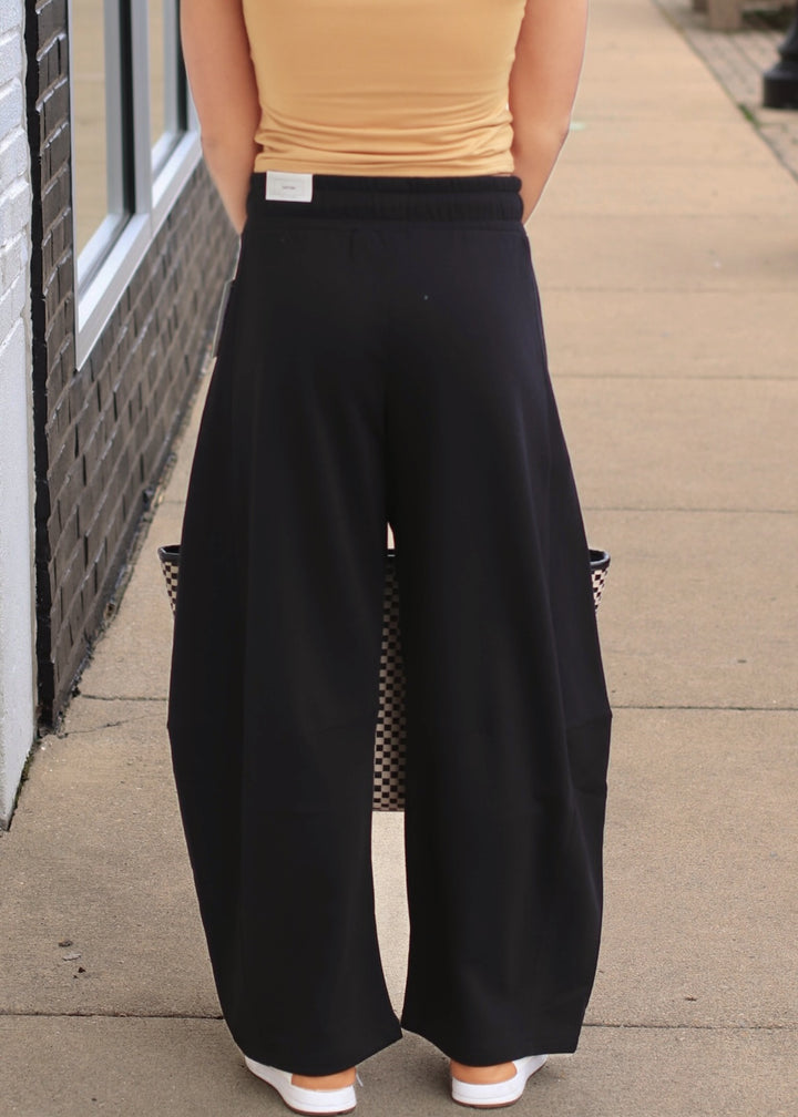 The Downtown Barrel Sweatpants in Black