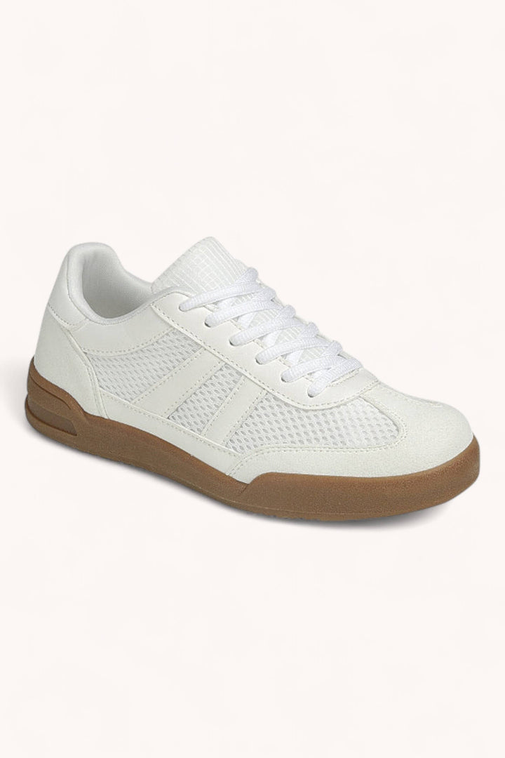 The Rally Court Sneakers in White