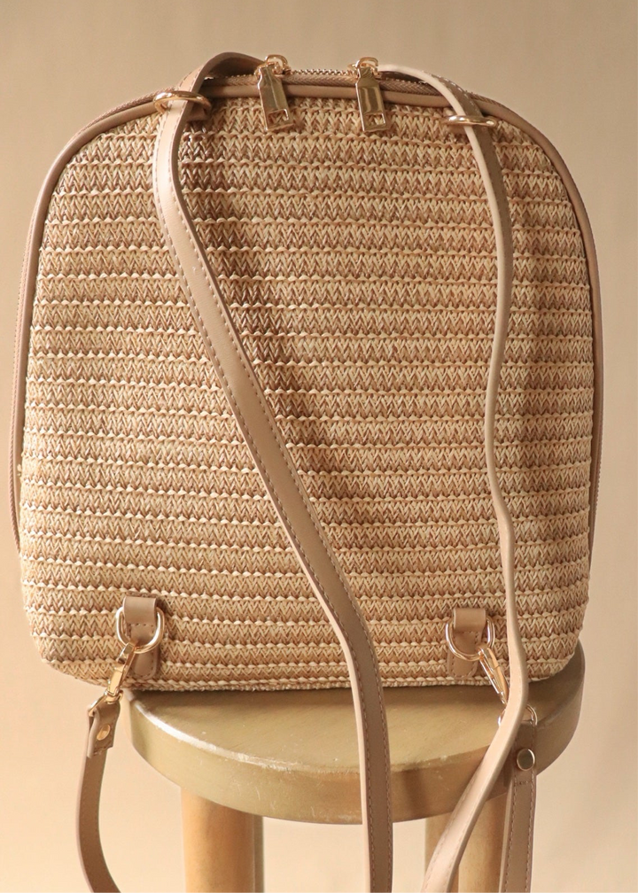 Daisy Bamboo Straw Convertible Backpack: Camel