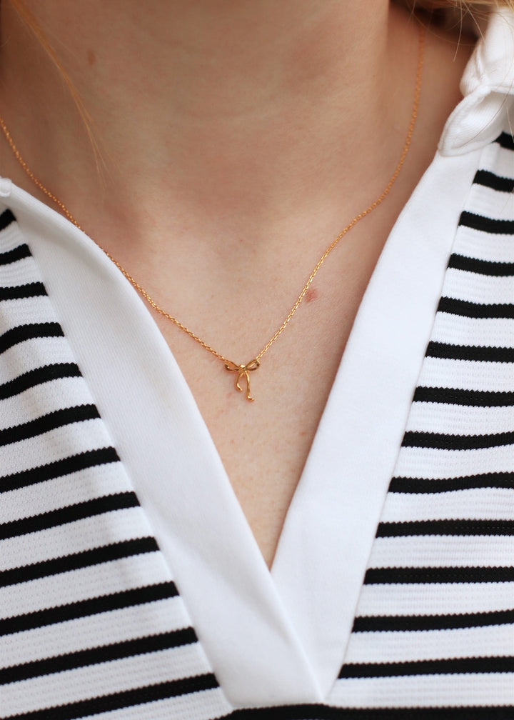Curled Bow Charm Necklace | Gold