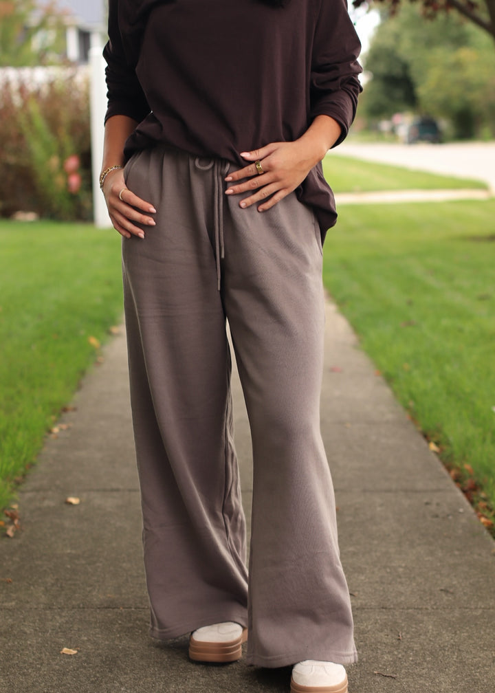 Fleece Oversized Mid-Rise Sweatpants in Fossil