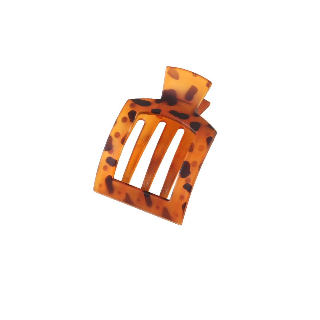 Modern Hold Claw Clip in Black