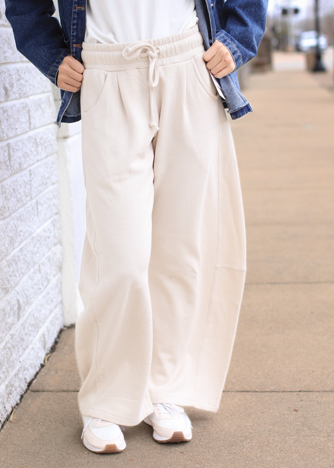 The Downtown Barrel Sweatpants in Beige