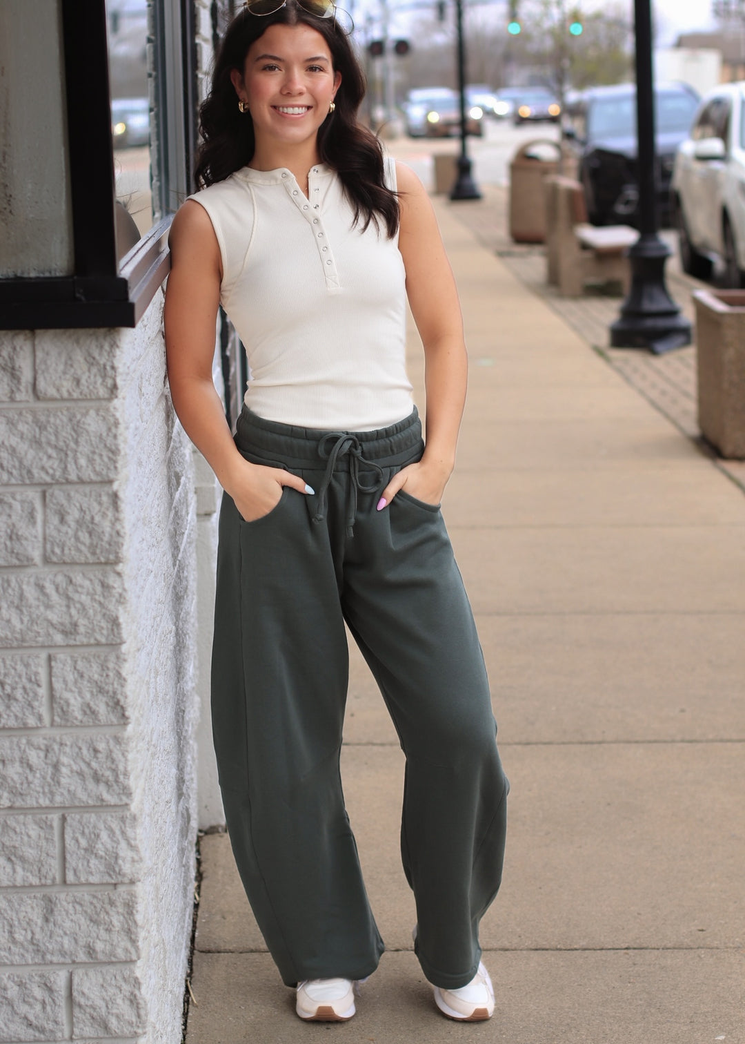 The Downtown Barrel Sweatpants in Chic Green