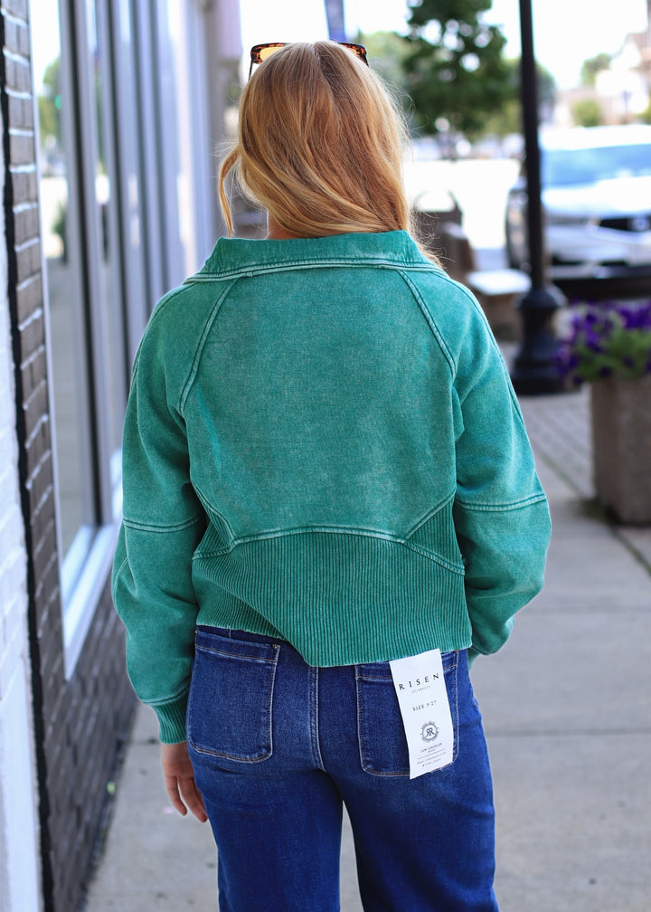 Peak Performance Pullover in Forest