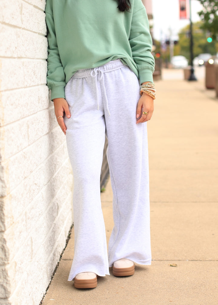 Fleece Oversized Mid-Rise Sweatpants in Ice Grey