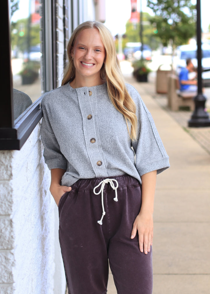 Button-Down Short Sleeve Waffle Top in Heather Grey
