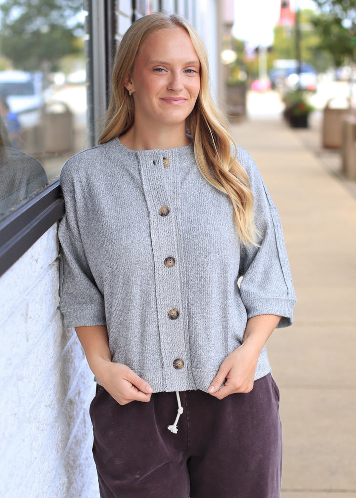 Button-Down Short Sleeve Waffle Top in Heather Grey