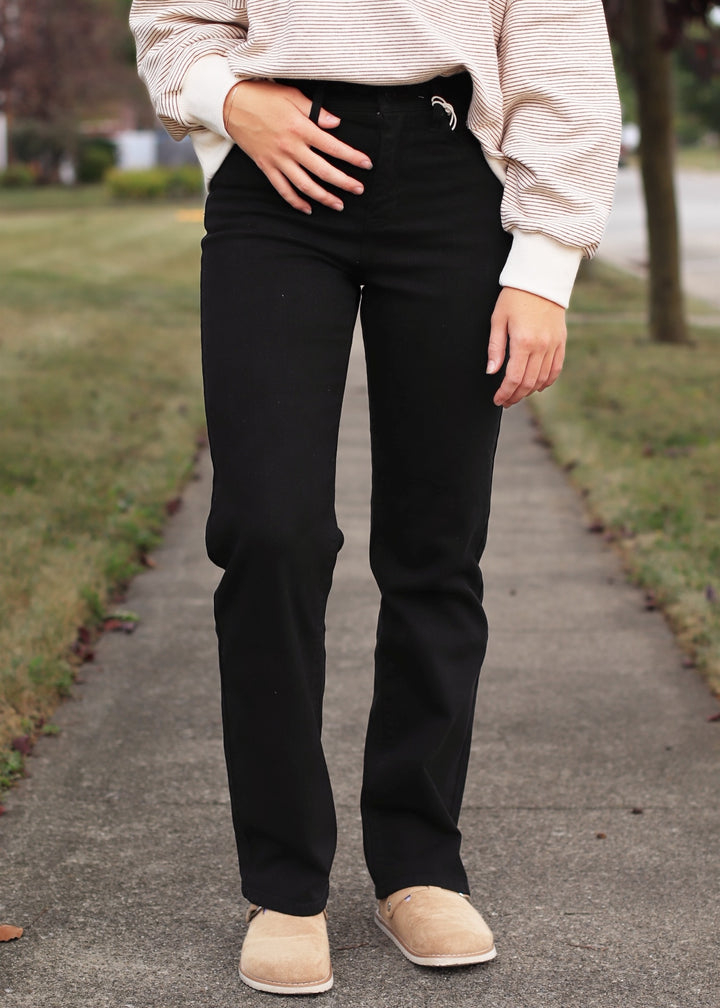 Buick High Rise True Straight Jeans – Black Comfort Stretch