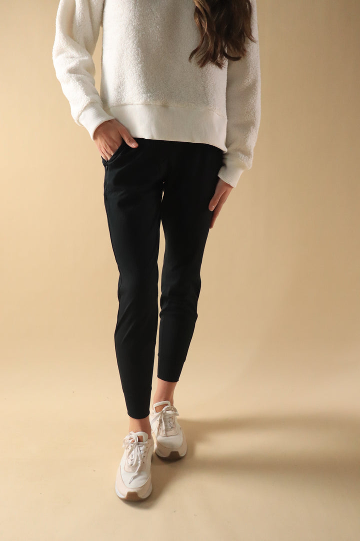 Norah Relaxed Jogger in Black