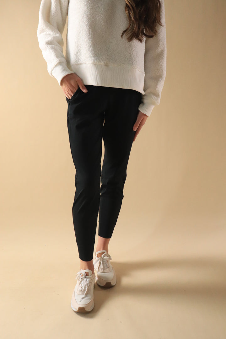 Norah Relaxed Jogger in Black