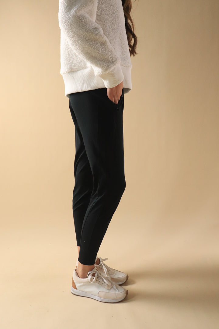 Norah Relaxed Jogger in Black
