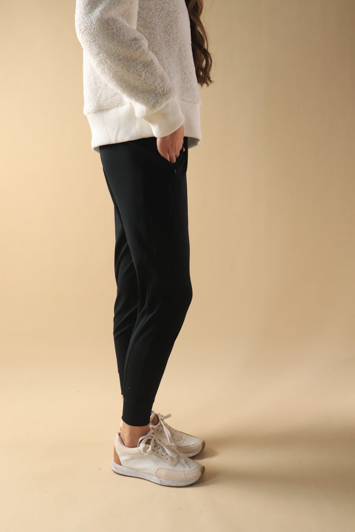 Norah Relaxed Jogger in Black