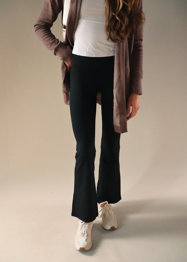 Corey Everyday Elastic Flared Pant in Black