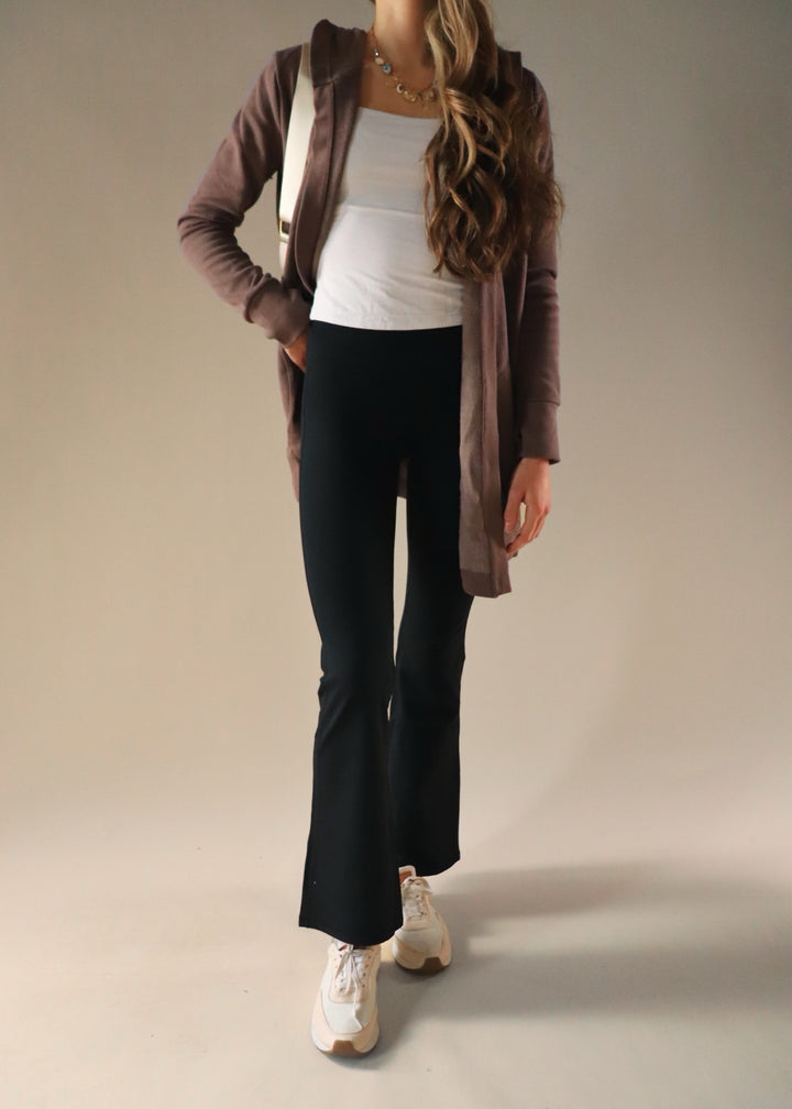 Corey Everyday Elastic Flared Pant in Black