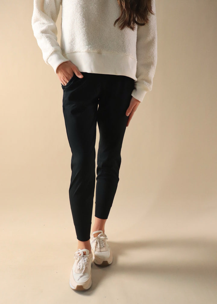 Norah Relaxed Jogger in Black