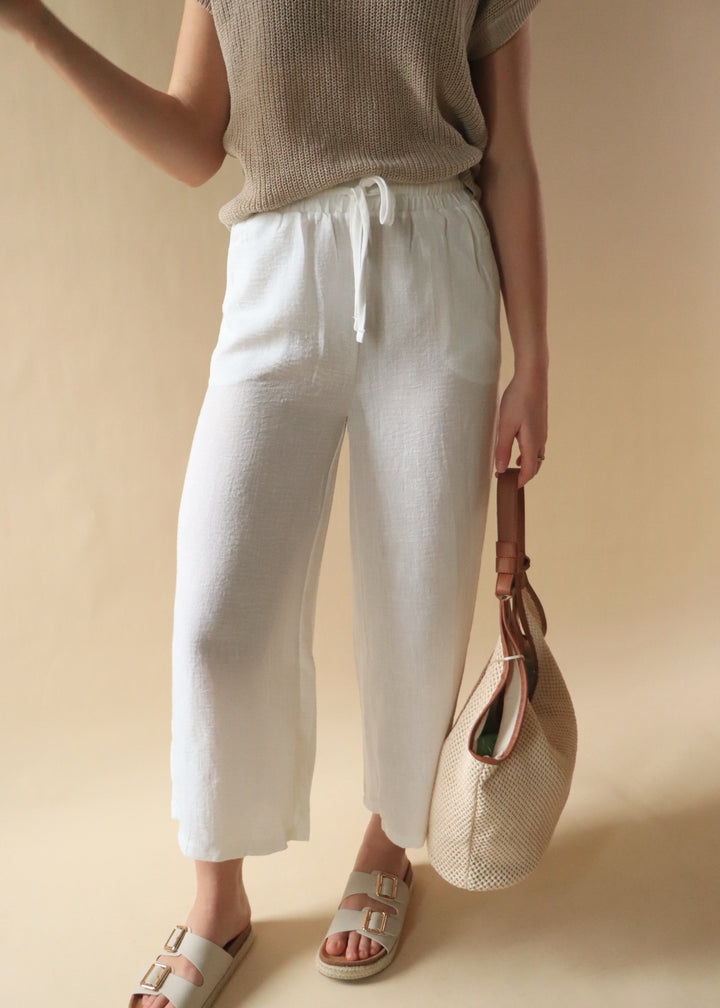 Woven Crep Cropped Pants in Off White