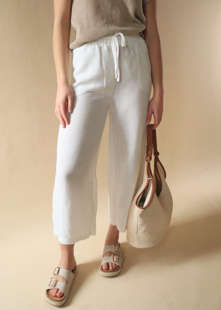 Woven Crep Cropped Pants in Off White
