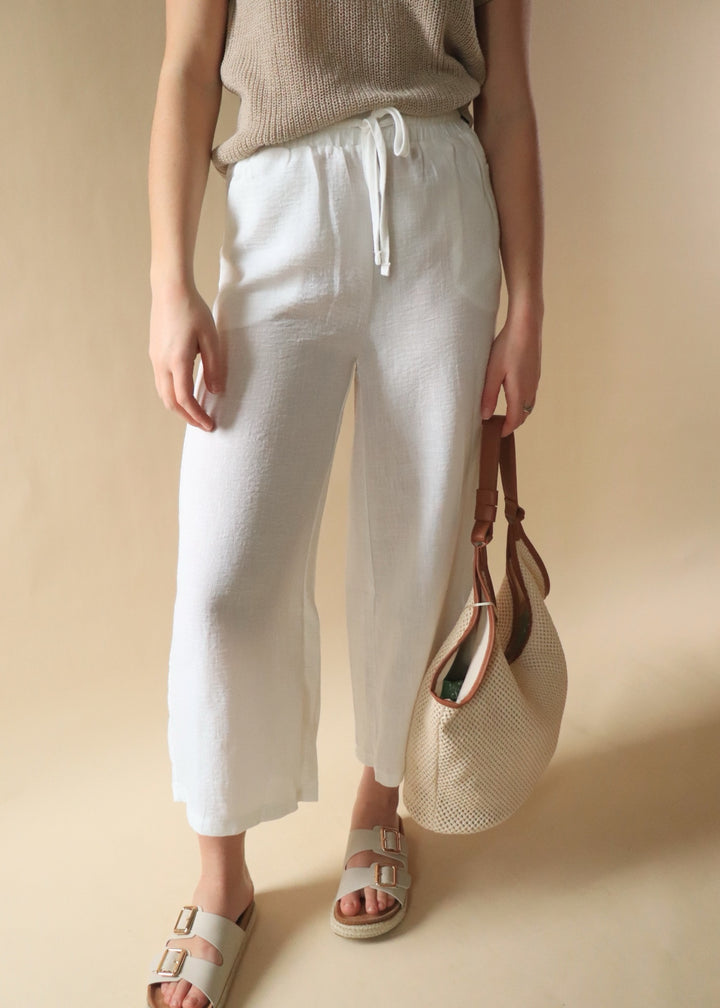 Woven Crep Cropped Pants in Off White