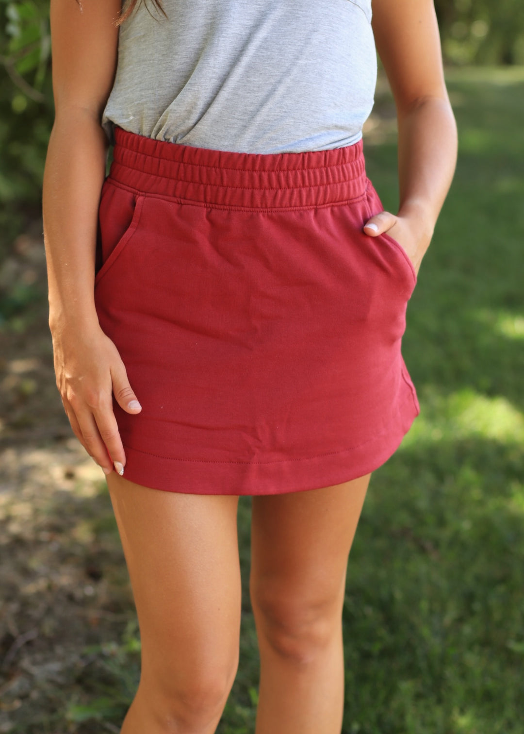 Cloud Zuri Curbed Hem Skort in Red