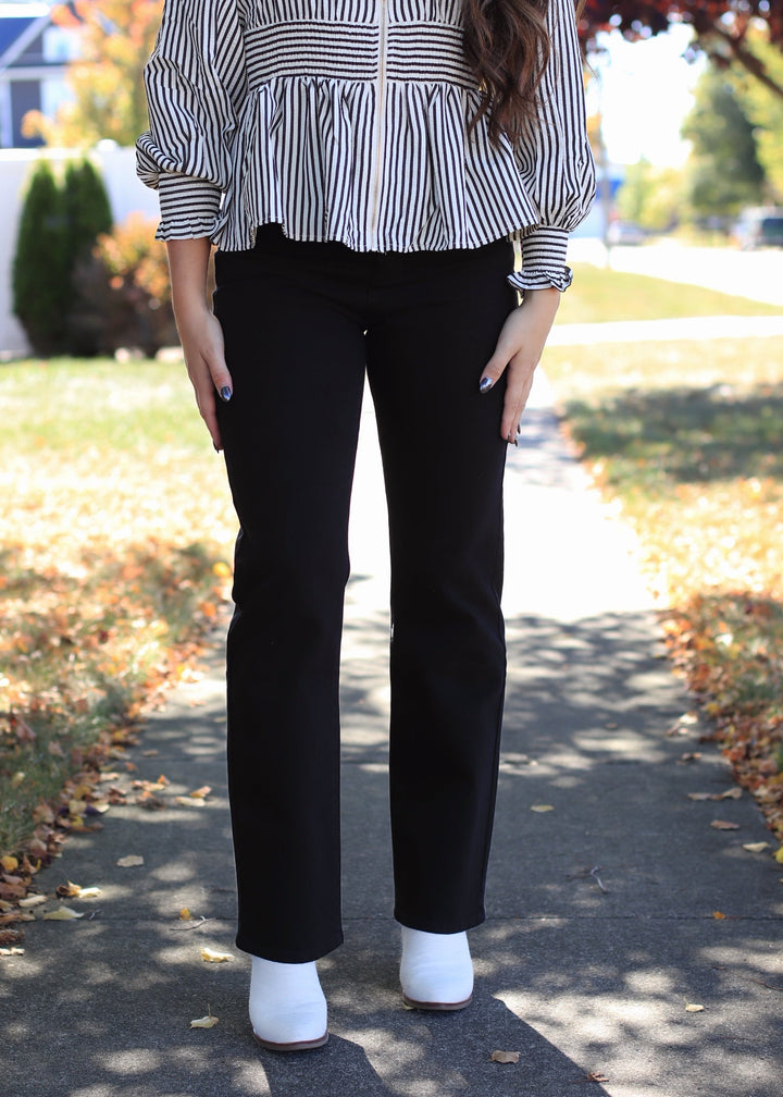 Buick High Rise True Straight Jeans – Black Comfort Stretch