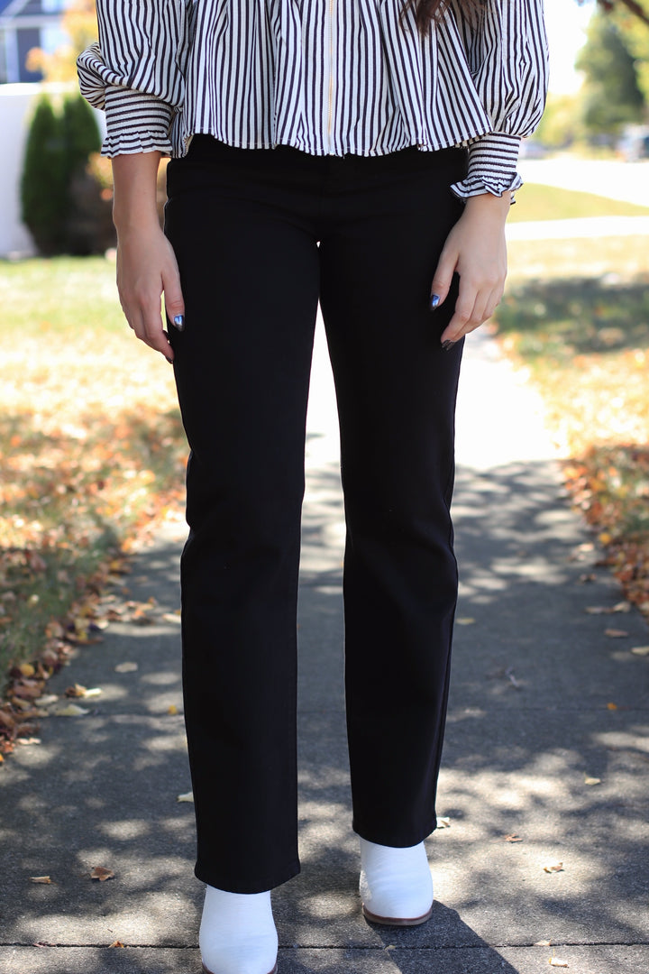 Buick High Rise True Straight Jeans – Black Comfort Stretch