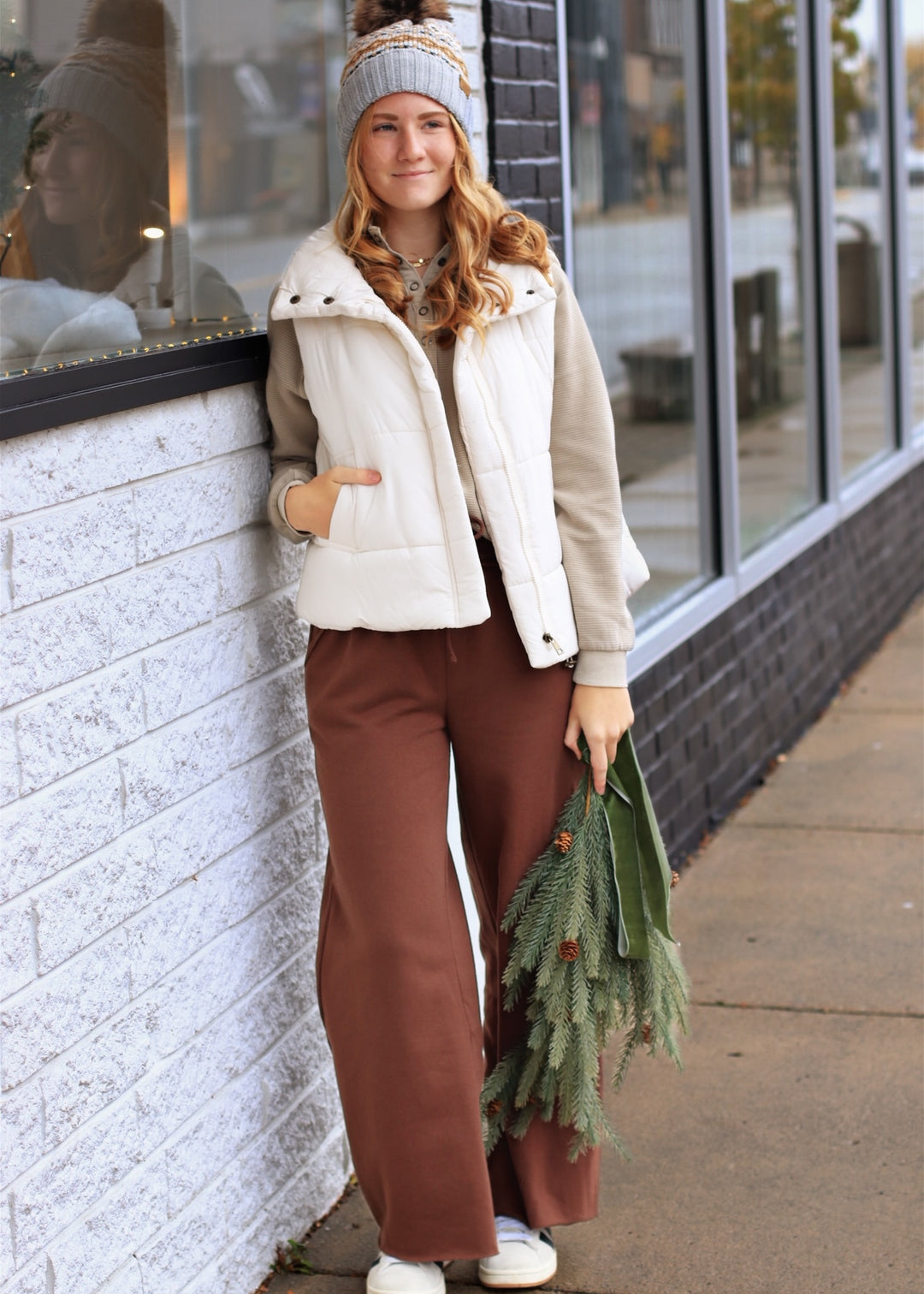 DOORBUSTER High Neck Puffer Vest in Cream