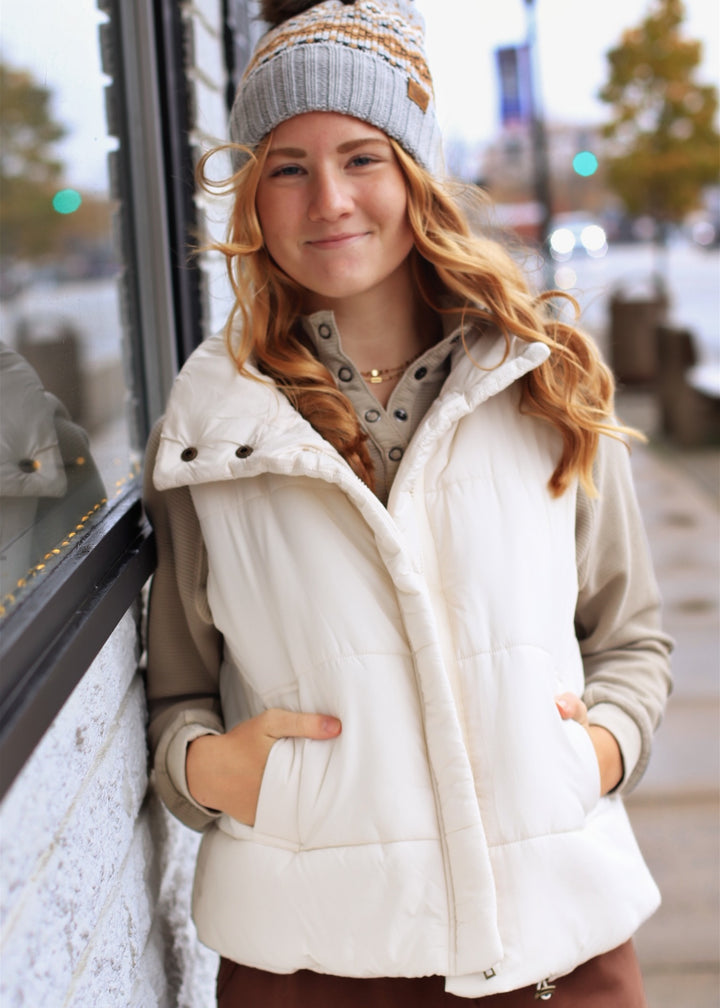 DOORBUSTER High Neck Puffer Vest in Cream