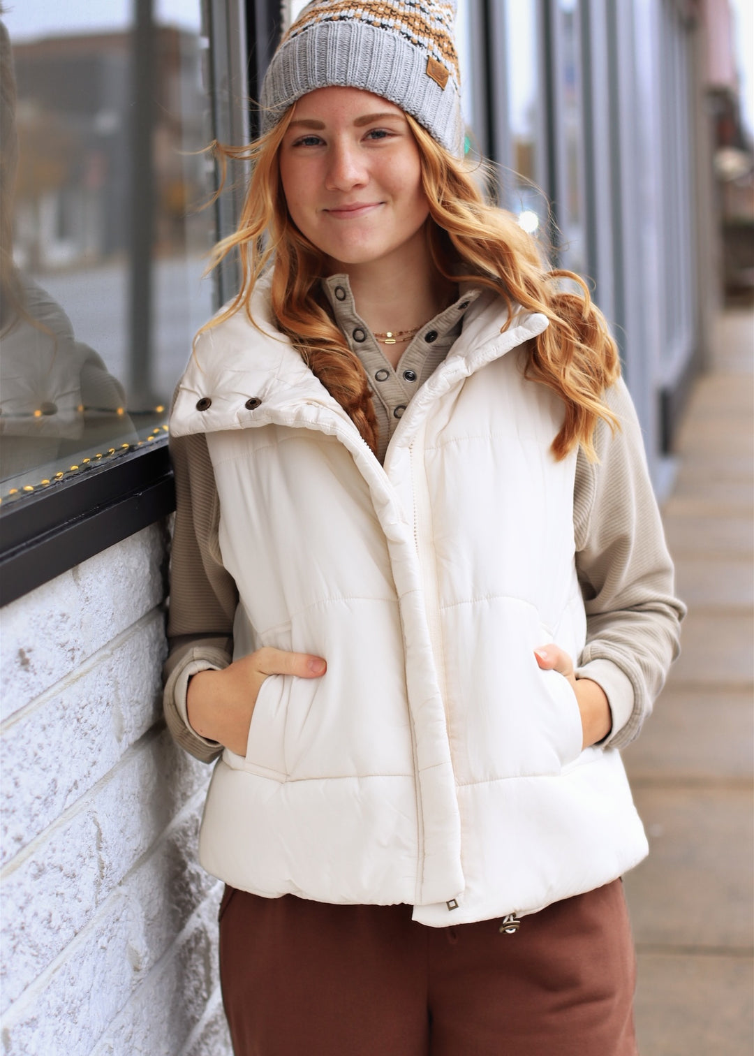 DOORBUSTER High Neck Puffer Vest in Cream