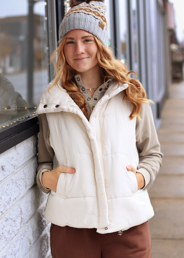 DOORBUSTER High Neck Puffer Vest in Cream
