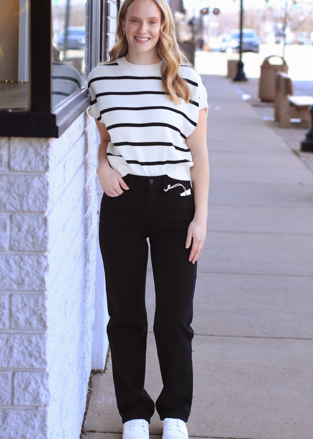 Buick High Rise True Straight Jeans – Black Comfort Stretch